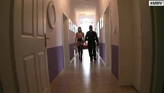 Alman bdsm - sarışın köle orta yaşlı seksi kadın