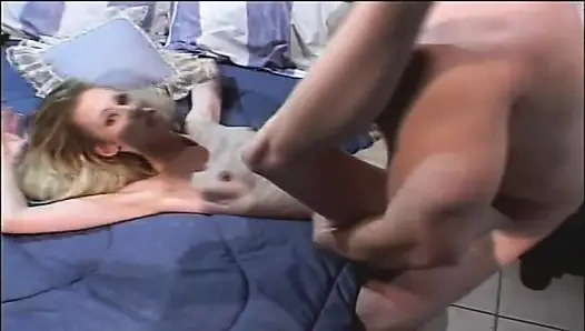 Çok ince bedenini seviyor