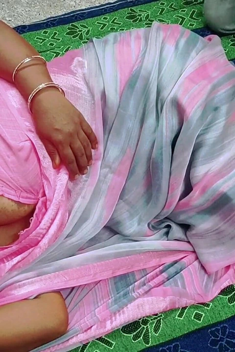 Üvey anne sert şehvetli seks için üvey oğlu tarafından baştan çıkarılıyor