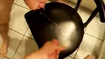 mutfak sandalyesi üzerinde hızlı çift cumshot