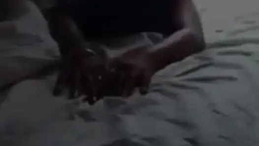 Hintli evli kadın kocasını aldatıyor ve otelde erkek arkadaşıyla domalarak seks yapıyor