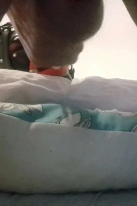 Laura ağzı açık dudaklı ve kapüşonlu laura 15 dakika boyunca boğazını siktiriyor