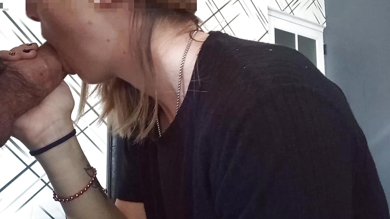 sarışın kızlar vermek oral seks ve Siktir et gösterilen onların tabanları