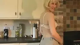 Hazel - bulaşıklardan sonra mutfakta mastürbasyon