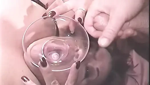 Esmer orta yaşlı seksi kadın camda kalın döl dölü yakalıyor