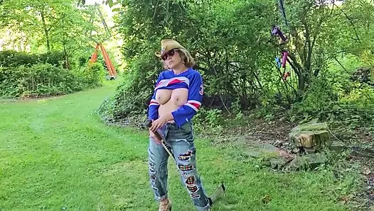 Oyun için pompalanıyorum - üvey oğullarımı hokey sopasını çaldım -zıplayan büyük memeli sahibe Perşembe