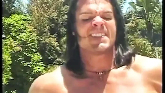 Yüzme havuzunda seksi zenci