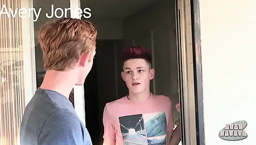 Twink imzadan fazlasını alıyor