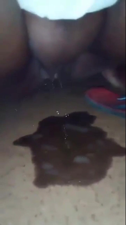 Sri lankalı teyzenin açık pissing video 2