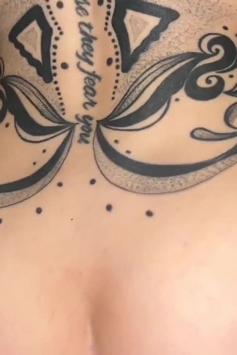 Ev arkadaşımın erkek arkadaşını beni istediğini duydunuzdan sonra sikiyorum