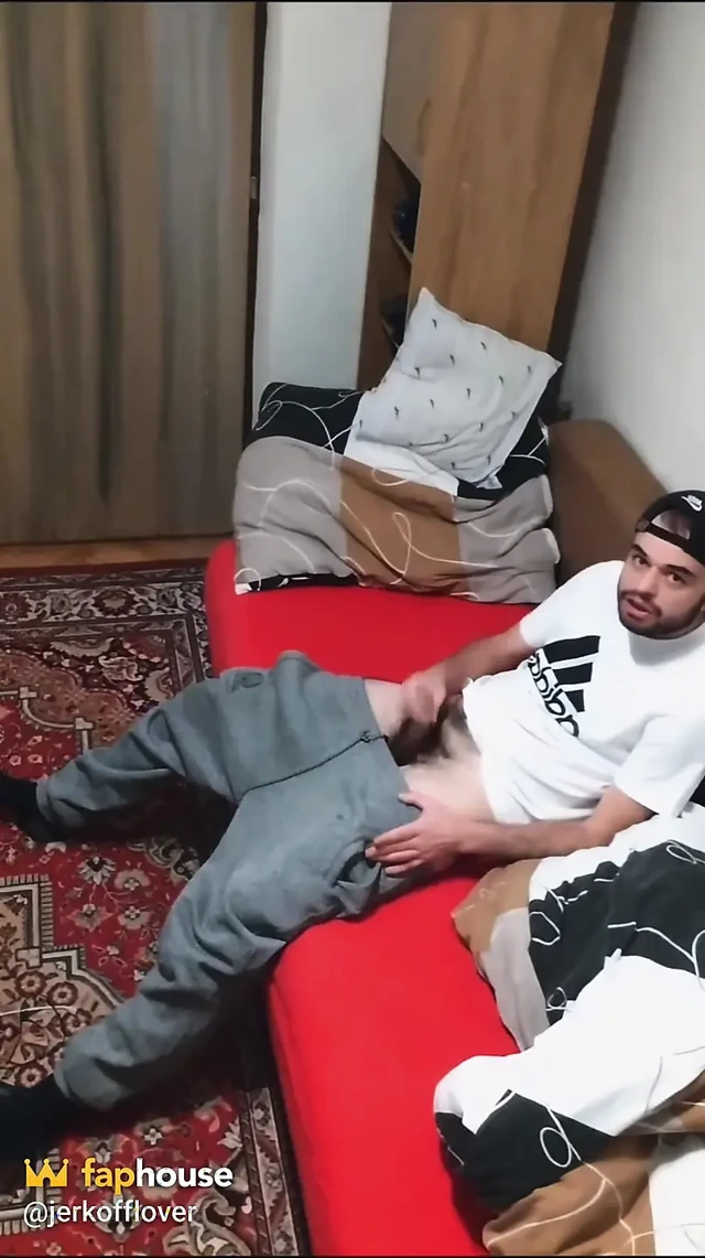 Odamda Boşalma Patenci Adam