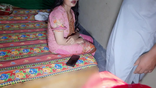 Makan malik ne jabardasti chudai ki, evin sahibi kiracı kadını sikiyor