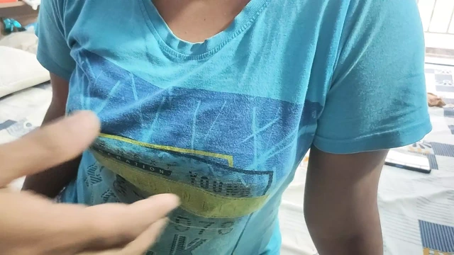 Hintli çift ateşli eğleniyor