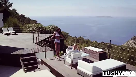 Tushy sıcak kolej öğrenci nakit için ilk anal var