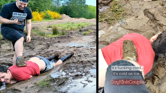 Çamurda eğlenirken yakalandı - açık havada halka açık