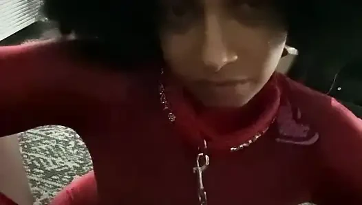 Leena Rayz - minik ve güzel ellere sahip köle parlak beyaz yarağı okşuyor