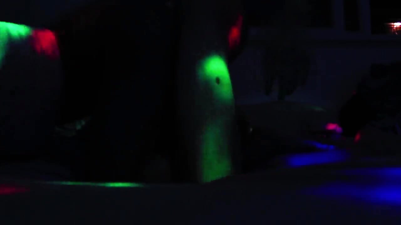 Romantik çift seks partisinde neredeyse yatağı ve kamerayı kırıyor