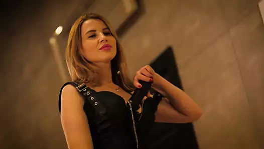 Mistress Sugarnadya karanlık tarafını göstermeye karar verdi. 2