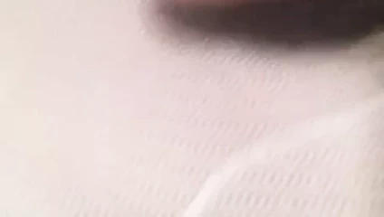 Seksi superdomebooty tuğla evin poposunu gösteriyor