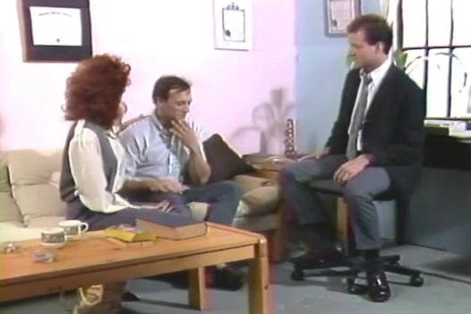 Mükemmel biseksüel üçlü seks izlemeye hazır olun