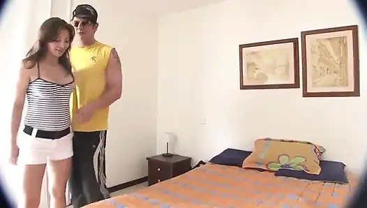 Seksi büyük götlü bebek yatakta sikiliyor