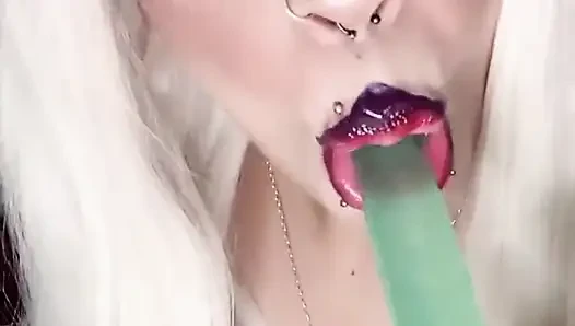 Onun yerine seni yalamamı istemez misin?