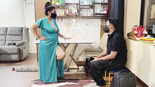 Kıllı amcığımı bir yabancıya tıraş yaptırıyor
