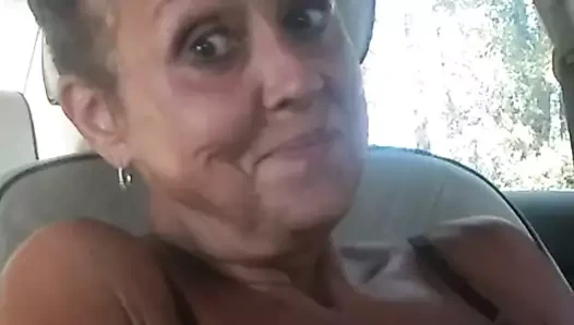 Neredeyse arabaya yakalandı