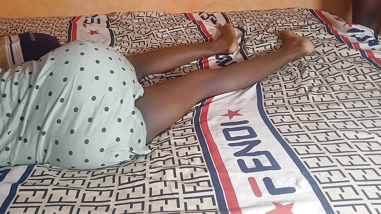 Afrikalı hizmetçi patron tarafından sikiliyor