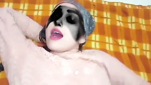 Hintli ateşli kız janvibhabhi kocası tarafından misyoner pozisyonunda sikiliyor