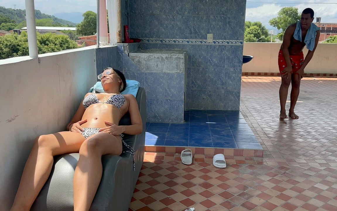 Üvey erkek kardeşim beni kamasutrasında bronzlayarak sürpriz yapıyor