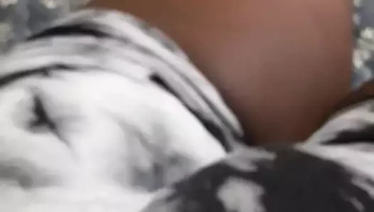 Benim için twerk yapıyor. onu becermeden önce