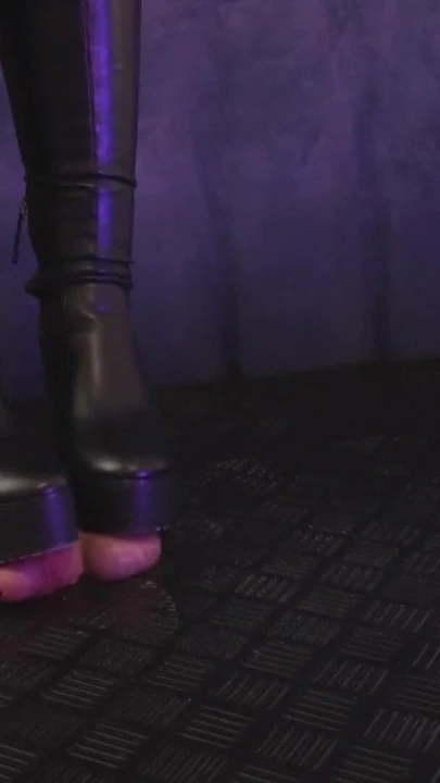 Akira kama çizmelerimde yumurtalarınızı eziyorum | Klip 1