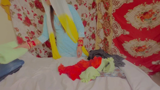 Kayınbiraderi üvey erkek kardeş tarafından Hintçe sesli sikiliyor