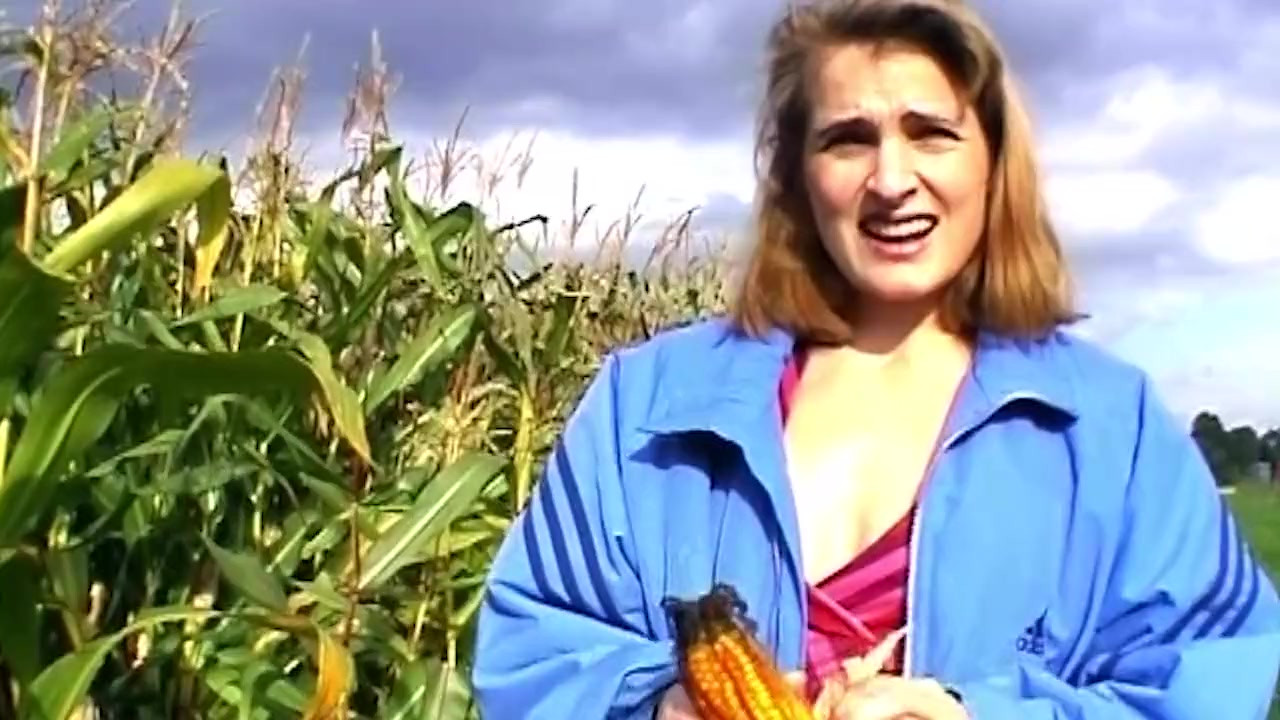 Massive Corn Cob Stretching Gaping Pussy Wide Open Outdoors