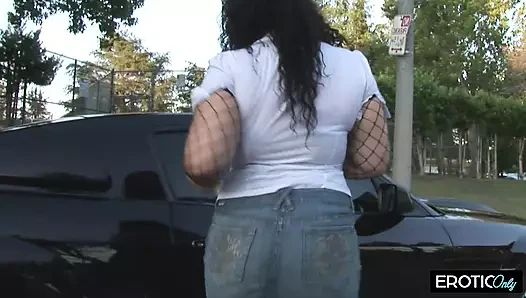 Sie liebt es gefüllt zu werden bis nichts mehr geht