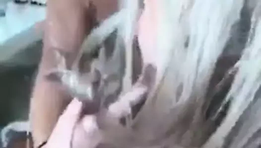 Sıcak bebek emme horoz