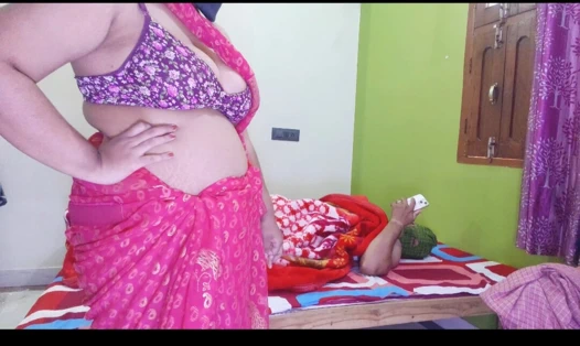 Büyük memeli desi kamwali bai ev sahibi tarafından baştan çıkartır