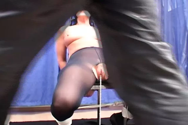 Превосходной немецкой даме уничтожает ее киску ее господин