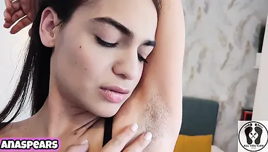 Fetiş yağlanmış kıllı koltuk altı ve meme masajı iç çamaşırına tapıyor
