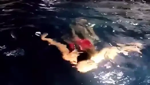 Rüzgarlı büyük memeler