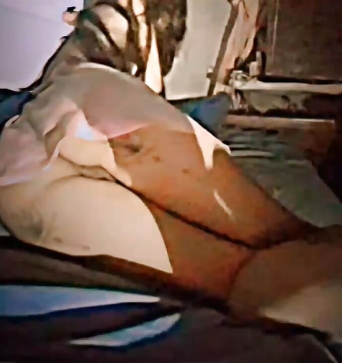 Kız arkadaşım kıçına yapay penis koyuyor