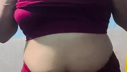 Kırmızı ateşli sevimli bebek