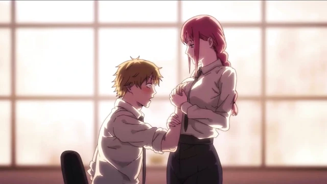 Zincirli testereli adam genç oğlanı iş yerinde baştan çıkarıyor