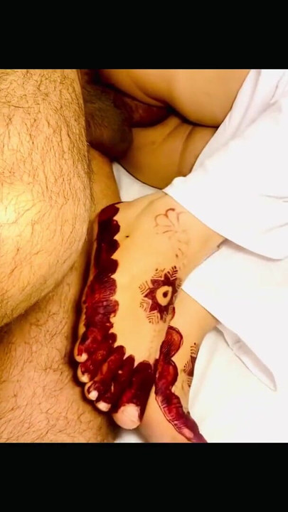 Hintli desi Müslüman tesettürlü üvey teyze sıkı amcığı sikiyor güzel üvey teyze seks videosu | Klip 1