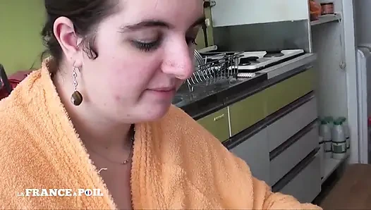 Aç iri güzel esmer kadın sert sikiliyor ve bakış açısıyla seks kaseti için dölleniyor