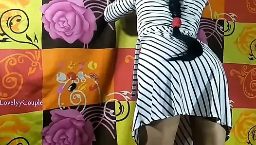 Oğlu bütün gece kız arkadaşını sikiyor.