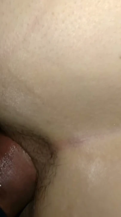 İlk anal penetrasyonum, orospu gibi inliyorum ve içime sürpriz geliyor - Dazzlingfacegirl | Bölüm 1