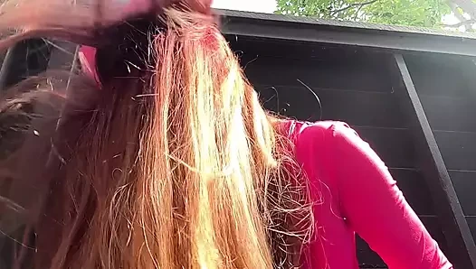 İtalyan büyük memeli orta yaşlı seksi kadın artemisia ateşli açık havada seansa bayılıyor uzun saç fetişi