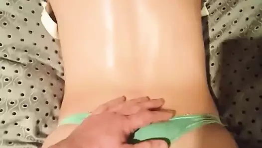 Yeşil tanga içinde Tinder fuckbuddy